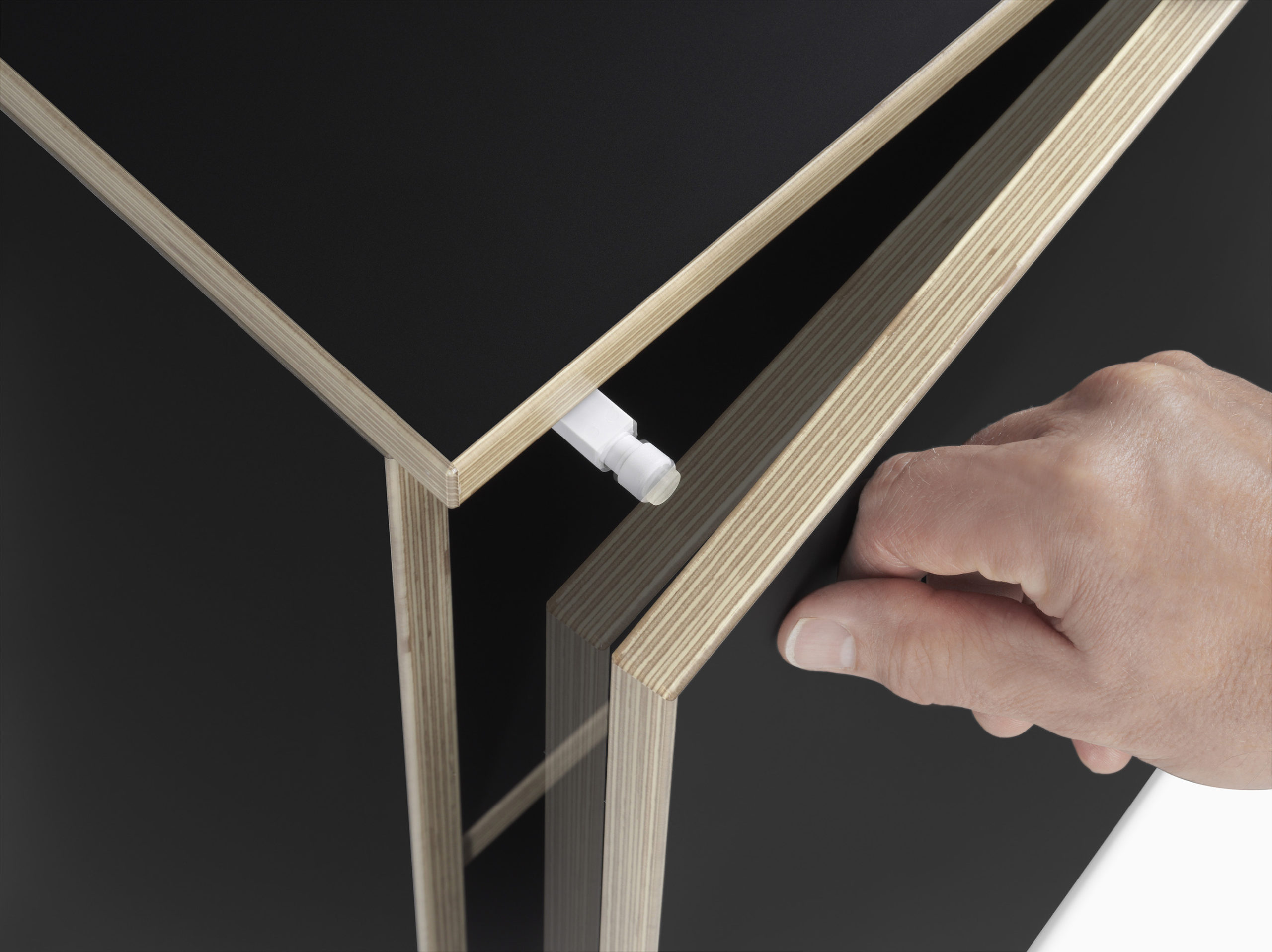 CABINET SCHWARZ PHASE MIT HAND scaled